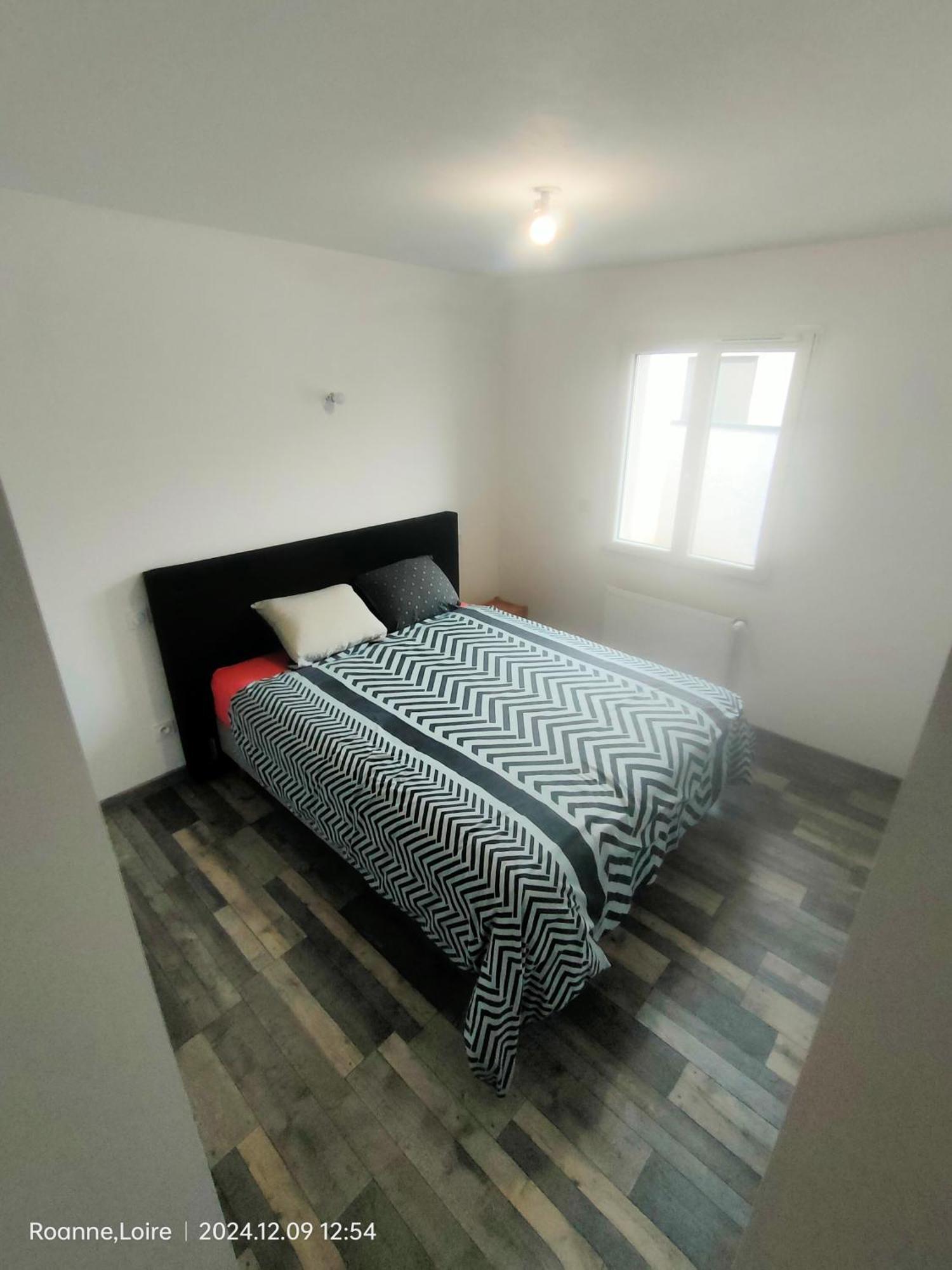 Chambre Dans Maison Plain-Pied Moderne Roanne Esterno foto